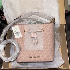 NWT and BOX MICHAEL KORS SMALL BUCKET BAG